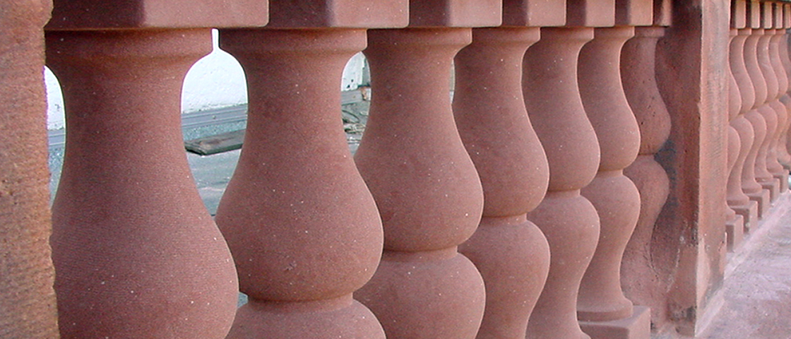 Restaurierung der Balustrade am Historischen Museum der Pfalz mit dem intensiv-roten Annweiler Sandstein aus Oberschlettenbach